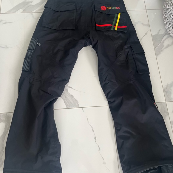SESSIONS SKI OR SNOW 🏂BOARD PANTS Size MEDIUM LIKE NEW! Good looking 🏂pants🏂 - Picture 6 of 17